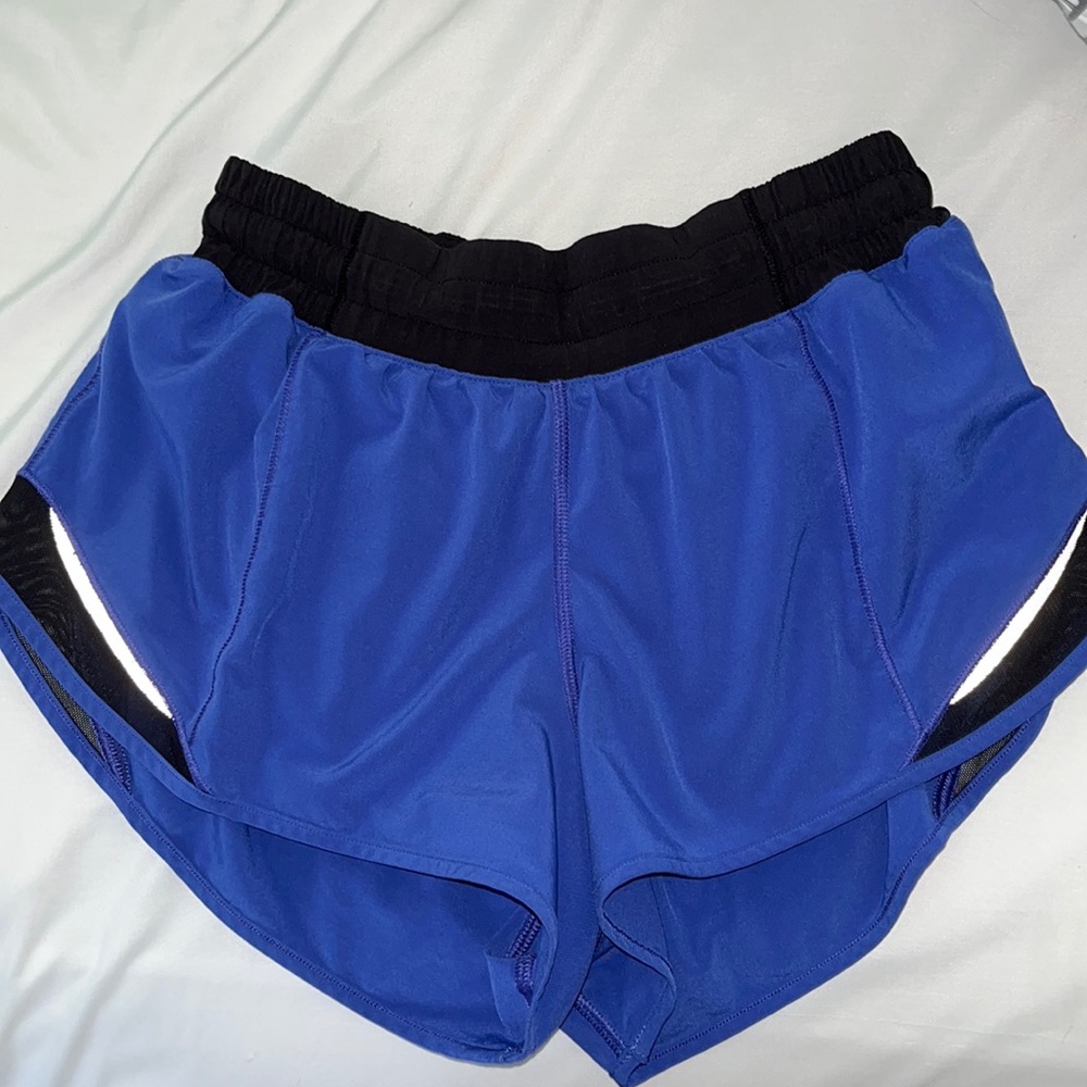 Black & blue Lululemon Hotty Hot Shorts 2.5”